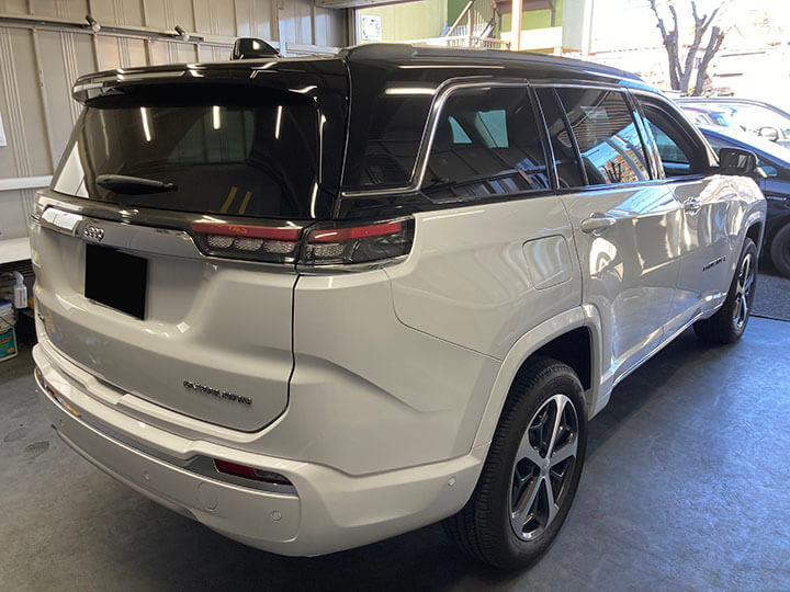 令和７年コマンダーのカーフィルム施工後の右後ろ
